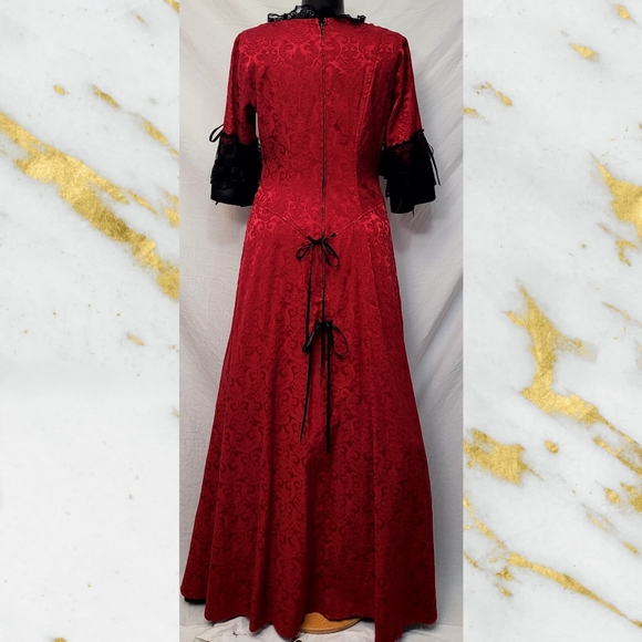 Lipservice gown - Picture 2 of 14